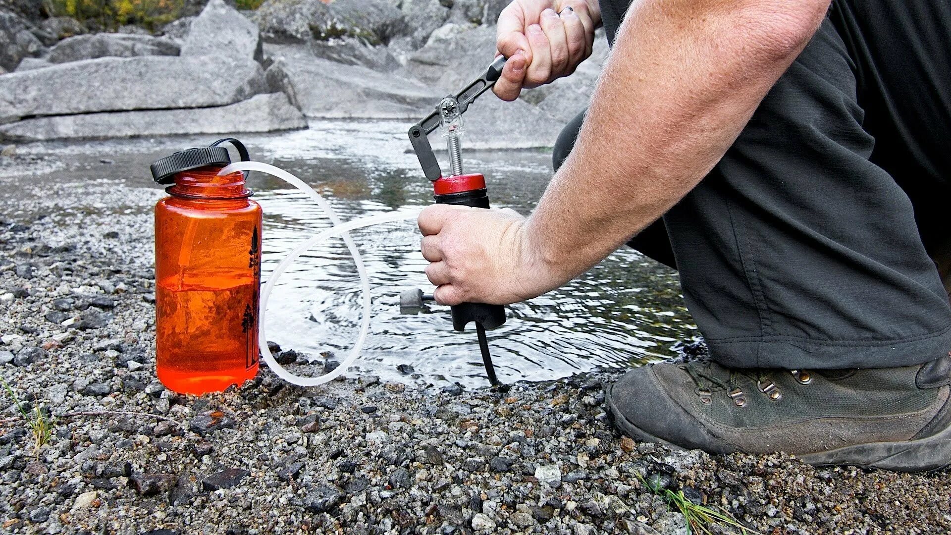 Очистка воды в полевых условиях. Добыча воды. Добыча воды в походе. Очистка питьевой воды. Фильтр для воды в походе.