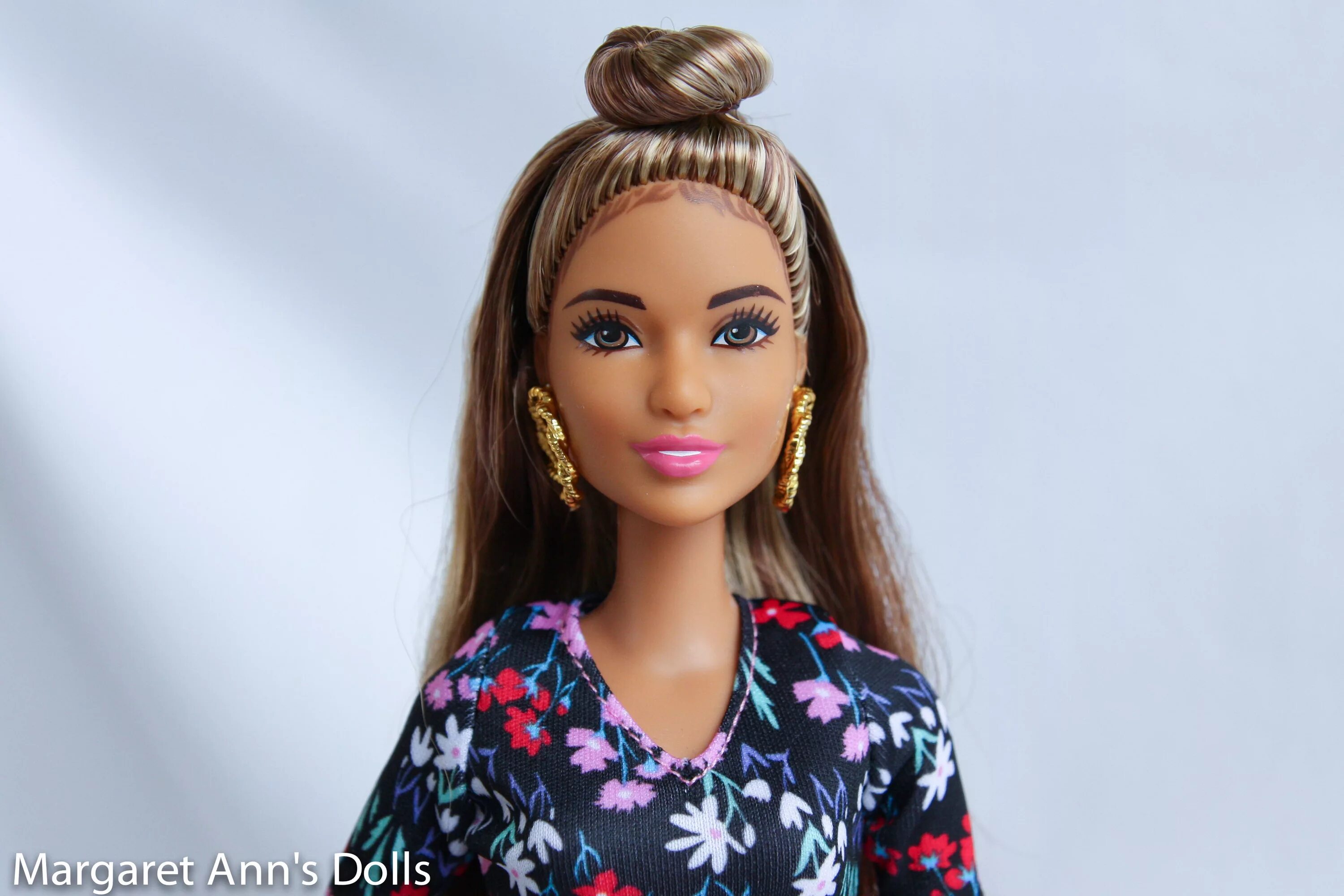 Barbie ann стрипчат. Барби фашионистас 73. Кукла Fashionistas 180 гибрид. Фешионистас 159. Барби молд Ники Фэшионистас гламурная вечеринка.