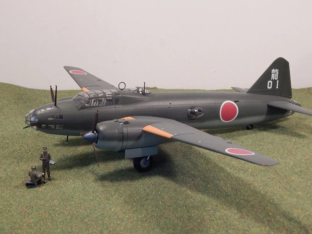 Тип 11 no 28. Mitsubishi g4m. Mitsubishi g4m2e Betty. Японский самолет g4m. Торпедоносец Mitsubishi g4m.