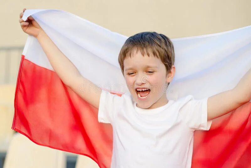 Помоги мальчику флажки. Мальчик поляк. Мальчики с Польши. Польша поляки малтчики. Ребёнок с польским флагом.