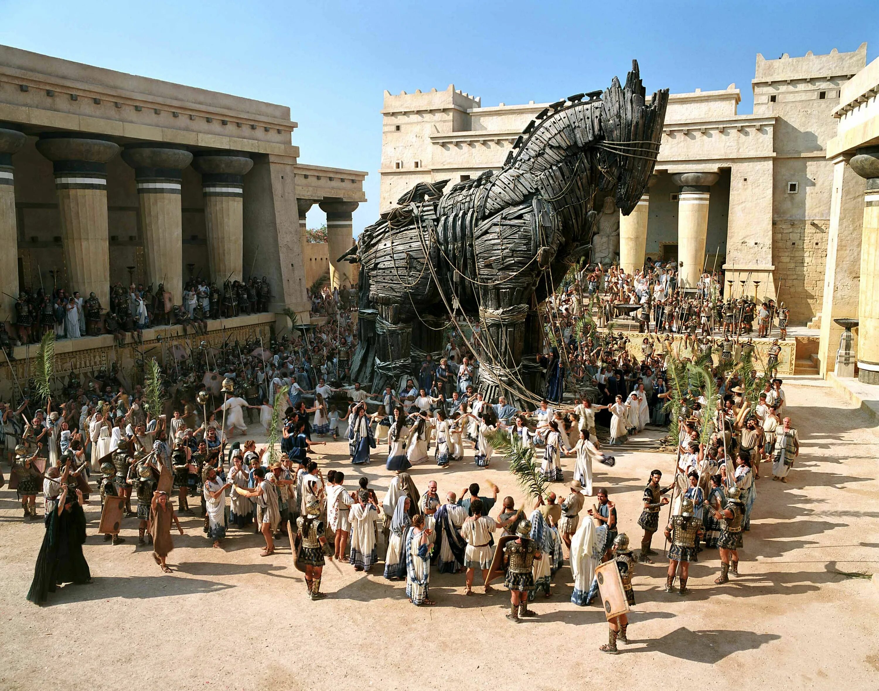 Троя мифология. Троя 2004 Троянский конь. Троянский конь Илиада. Древняя Греция Троянский конь.
