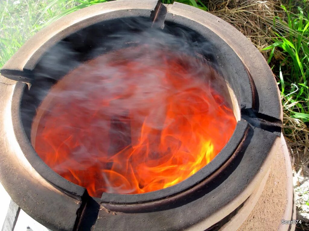 Как топить тандыр. Тандыр на дровах. Тандыр на углях для шашлыка. Тандыр на дровах. Как топить тандыр.