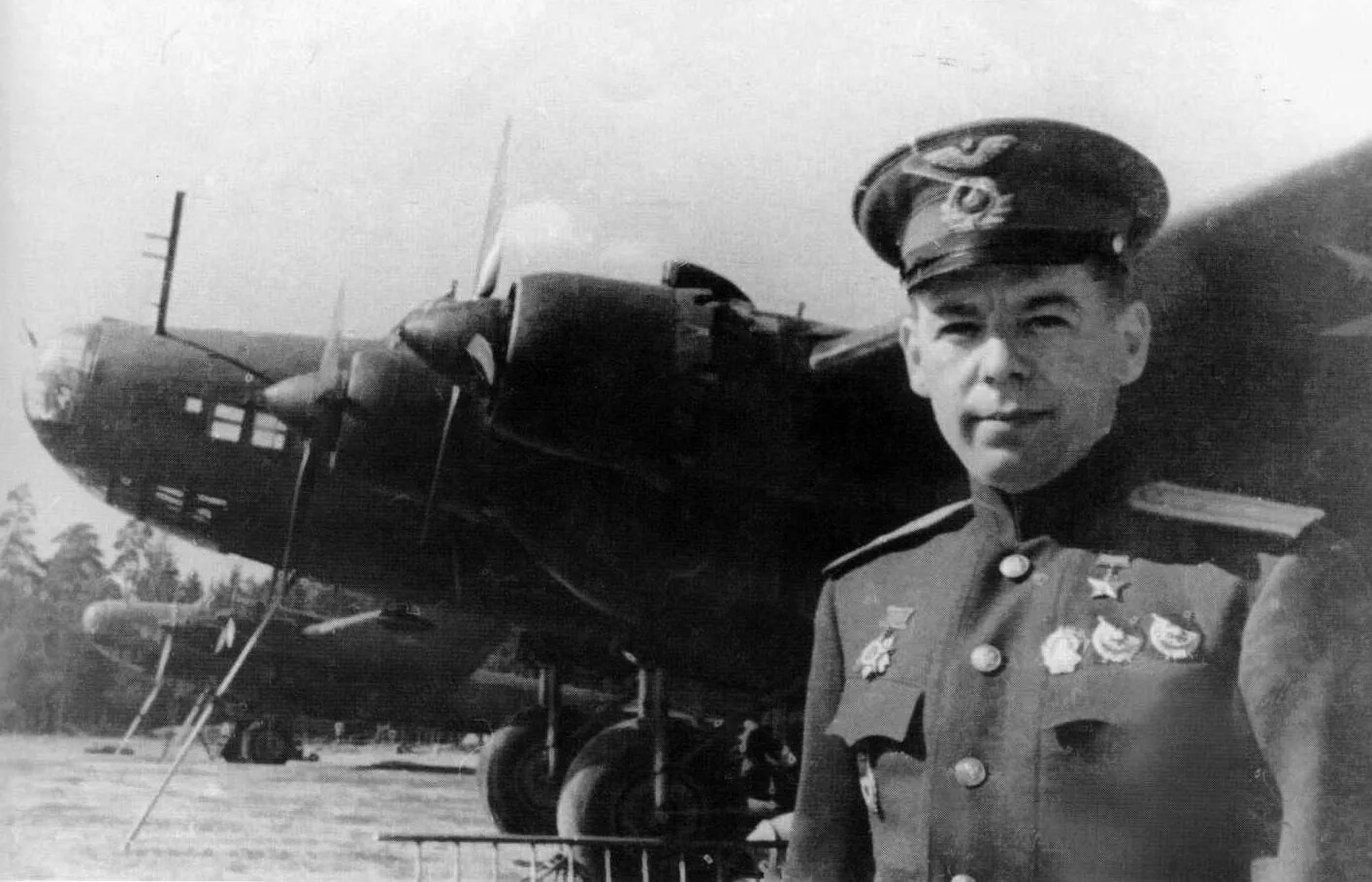 Летчик бомбардировщик герой советского союза. Петляков авиаконструктор.