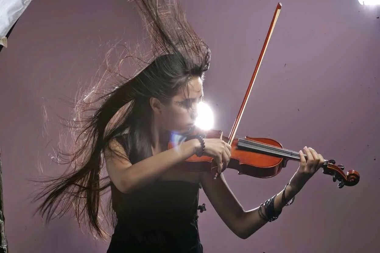Скрипка девушка танцует. Скрипка девушка танцует. Скрипка девушка танцует. Скрипка линдси стирлинг. Руфина ахметшина скрипачка.