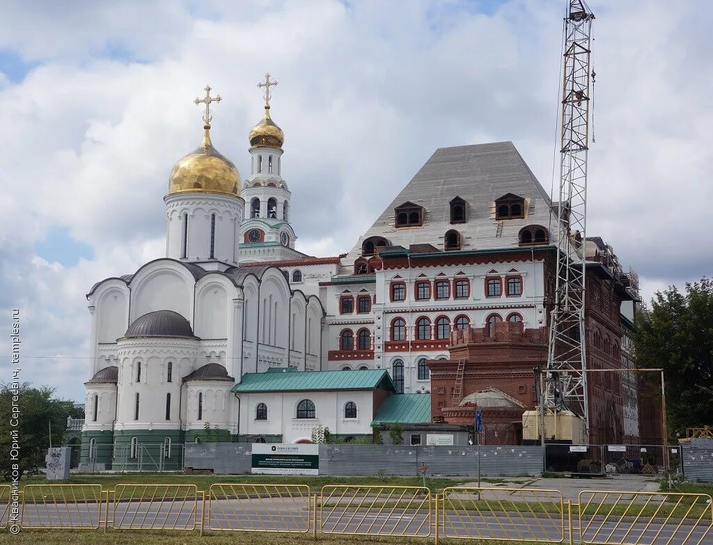 Трехсвятительская Церковь Тольятти. Православный институт Тольятти. Россия, Самарская область, Тольятти. Семинария в Тольятти.