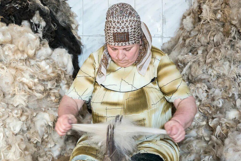 Бурка из овечьей шерсти Дагестан. Рахатинская бурка. Обработка шерсти. Выделка овечьей шерсти. Шерсть народ