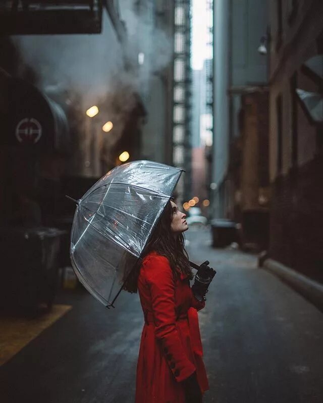 F rain. Девушка с зонтом. Фотосессия с зонтиком. Девушка под дождем в городе. Фотосессия в пасмурный день.