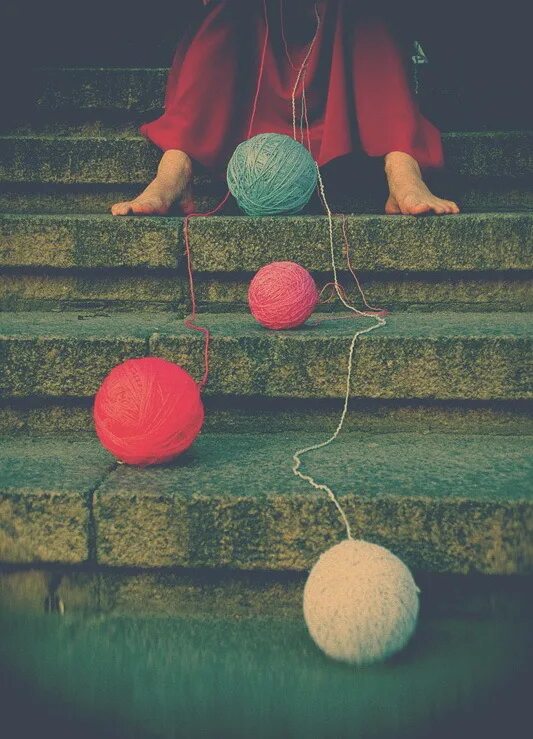 женщина клубок. женщина клубок. женщина клубок. фотосессия с пряжей. девушка с пряжей.