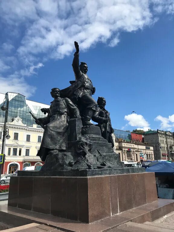 Борцов революции владивосток. Борцам за власть советов Владивосток. Мемориал борцам за власть советов Владивосток. Площадь борцам за власть советов Владивосток. Памятник борцам революции Владивосток.