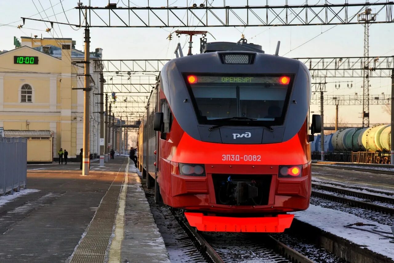 Скоростная электричка оренбург. Электричка Оренбург Орск. Поезд 7004 Оренбург — Орск. Новая электричка Оренбург Орск. Электричка 7003 Орск Оренбург.