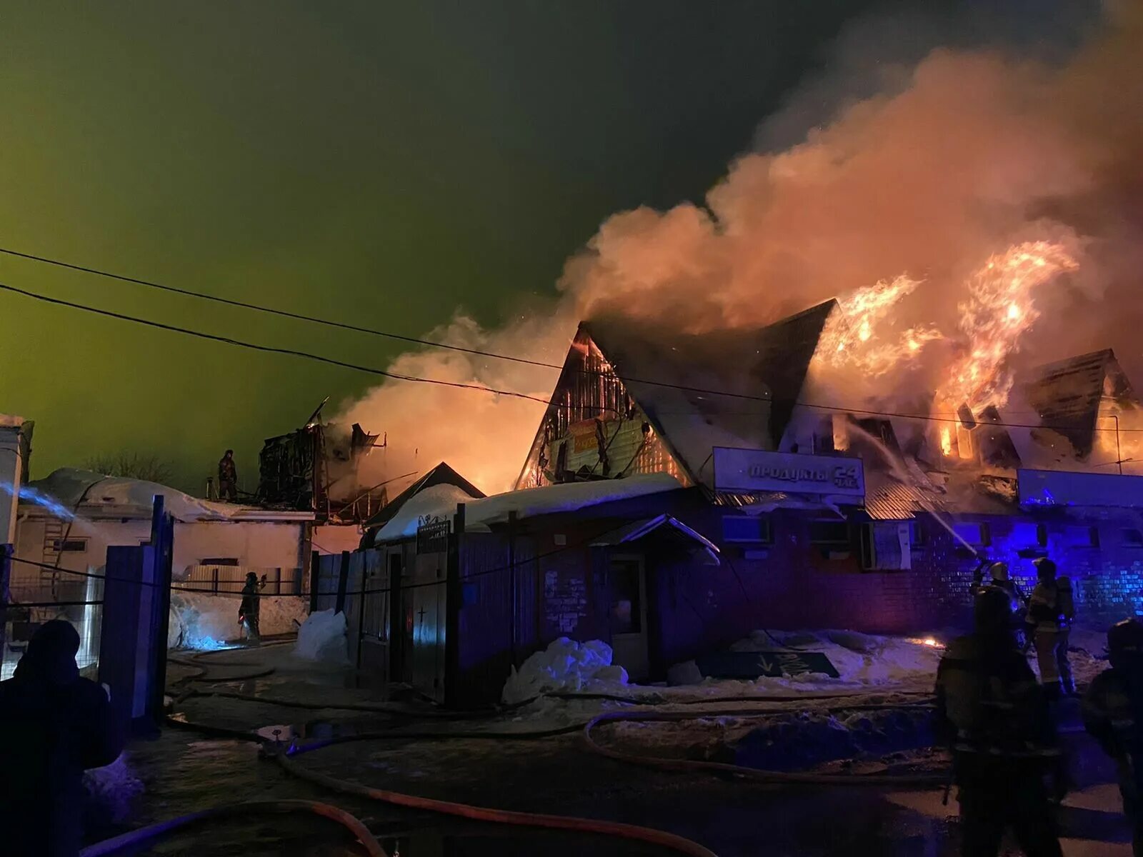 Пожар в доме. Пожар в Казани. Пожар в Татарстане. Пожар в Зеленодольске 2022.