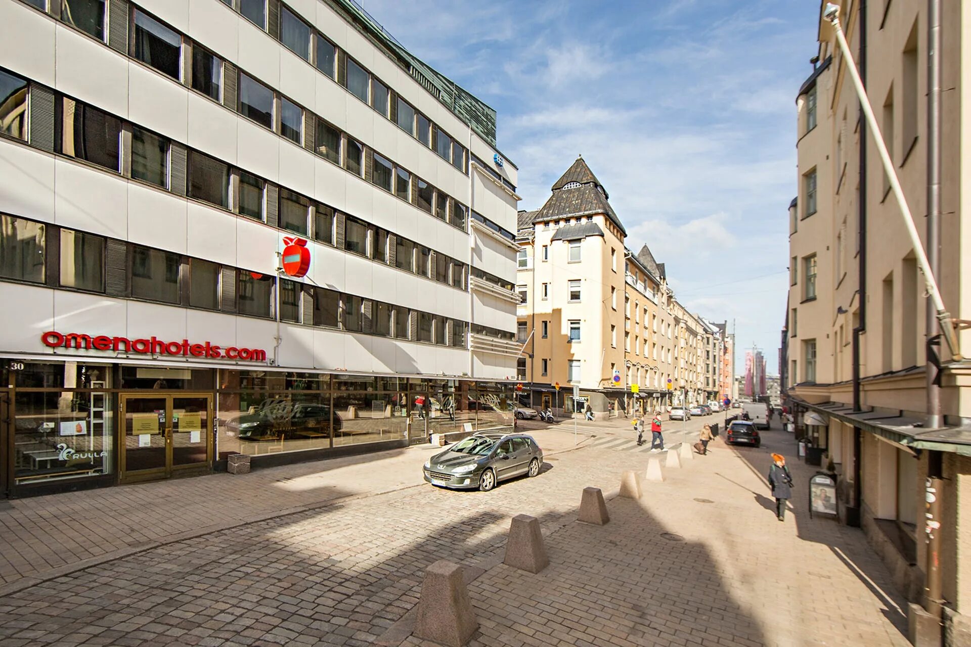 Hotel helsinki. Хельсинки Сити центр. Хельсинки отели. Omena Hotel. Стокманн Хельсинки.