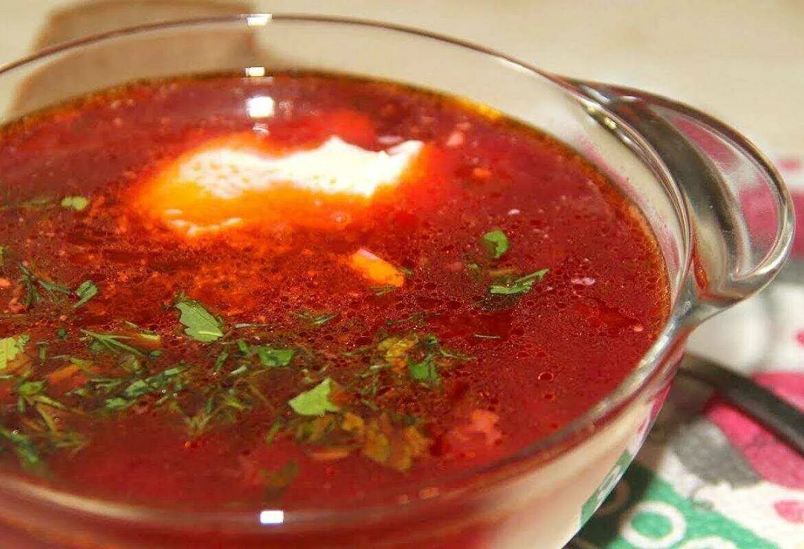 Борщ с квашеной капустой. Борщ с квашеной капустой и свеклой. Щи со свеклой. Борщ из квашеной капусты. Борщ из свежей капусты пошаговый рецепт