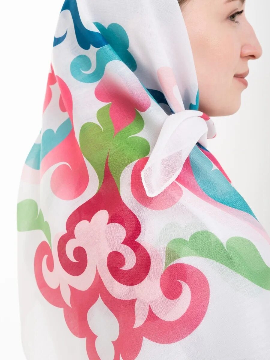 Татарский платок с орнаментом. Орнамент на платке. Платки с татарским орнаментом. Татарка в платке. Татарский платок.