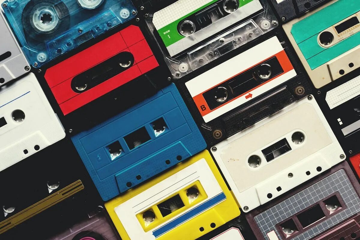 Программы кассет. Кассета. Аудиокассета Винтаж. Текстура старой кассеты. Кассеты фон.