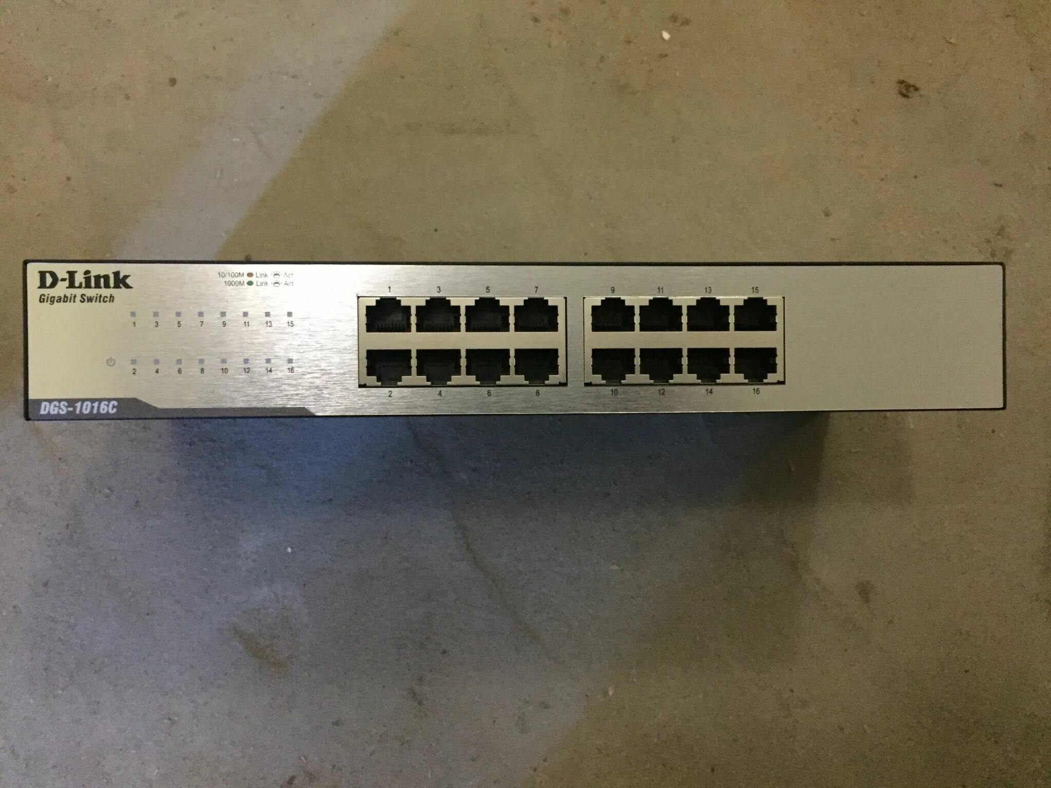 Коммутатор 16 портов 10 100. Коммутатор d-link dgs-1016c. dgs-1016c. d-link dgs-1016c/b1a. коммутатор 16port dgs-1216t.