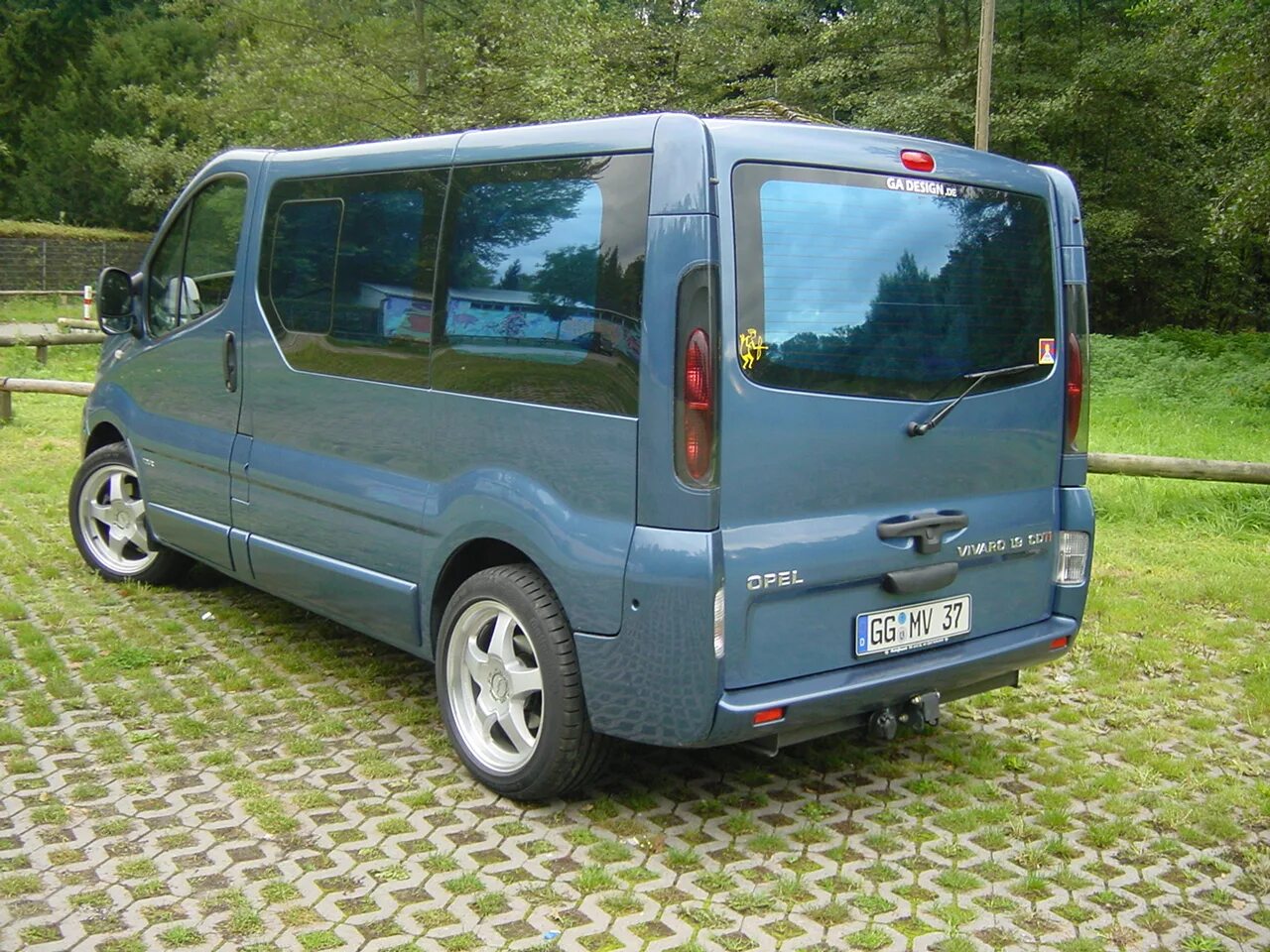 Рено трафик 2023. Трафик Рено 1.9 2005. Рено трафик 2. Opel Vivaro 1999.