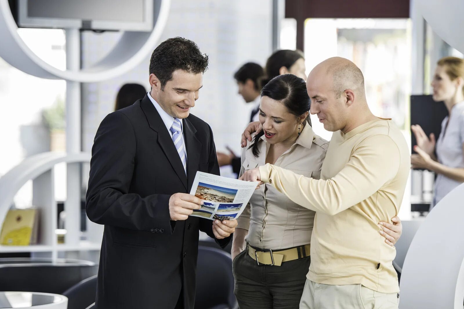 сбербанк россии. сбербанк вакансии. сотрудник и клиент. вакансии менеджер по обслуживанию. вакансии менеджер по обслуживанию.