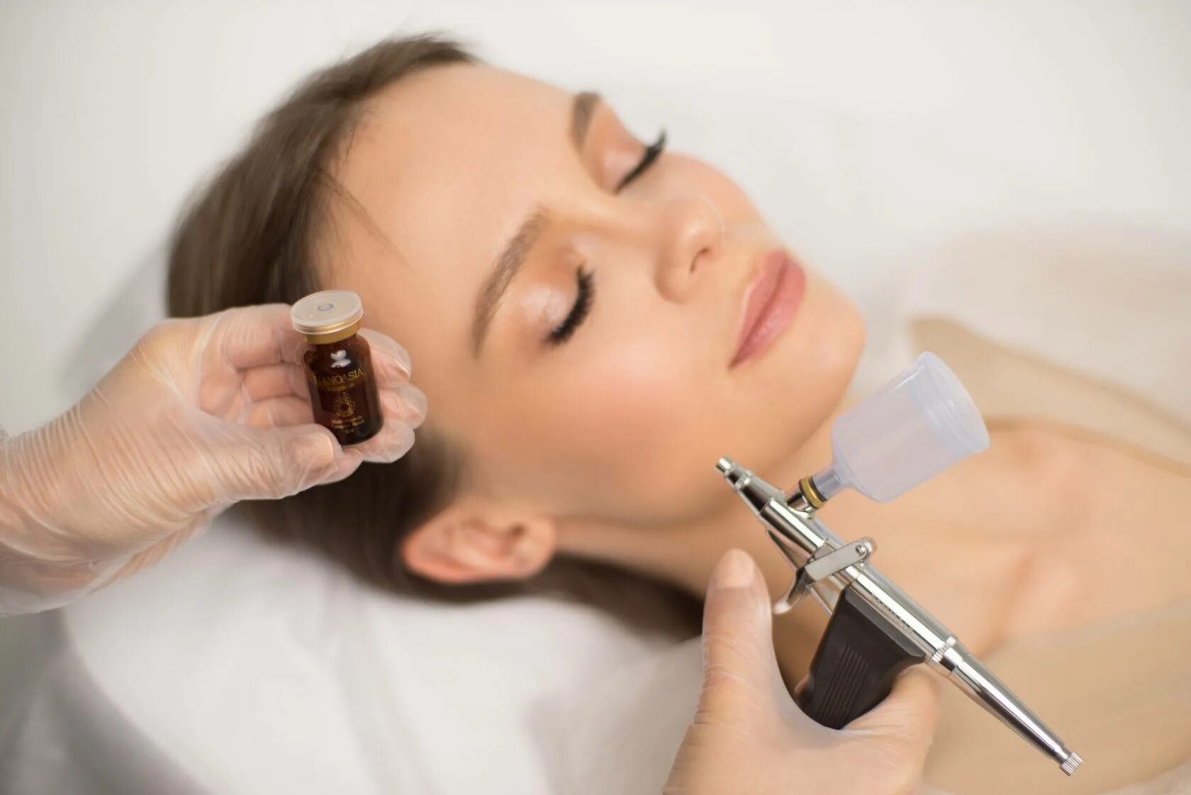 Безинъекционная мезотерапия. Электропорация безинъекционная мезотерапия. Безинъекционные процедуры для лица. Барофорез renocode. Наноазия мезотерапия безинъекционная.