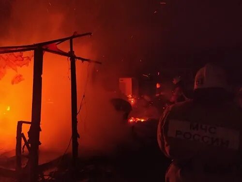 Трагедия в ворсино видео. Пожар в ворсино. Гу мчс боровский р-он. Разрушенный дом. Пожар в снт шомырт.
