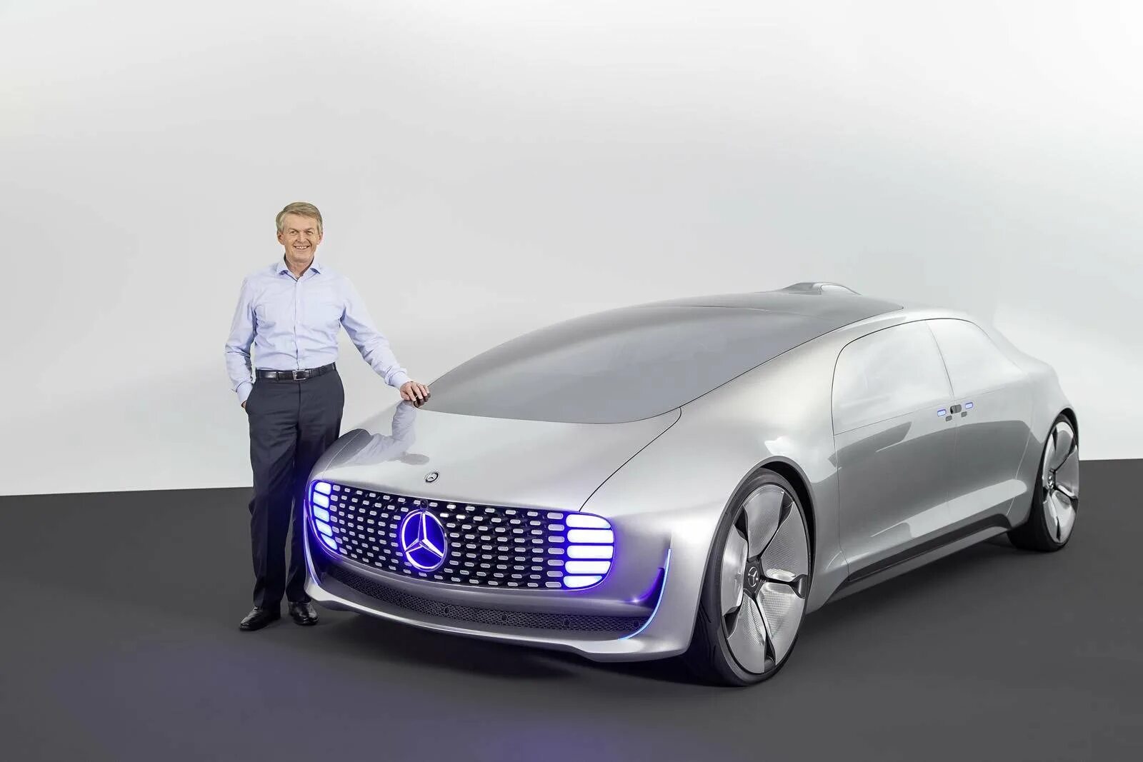 Будет выглядеть как новая. Mercedes-Benz f 015 Luxury in Motion. Мерседес 2030 f015. Mercedes Benz 2030. Мерседес 2030 года.