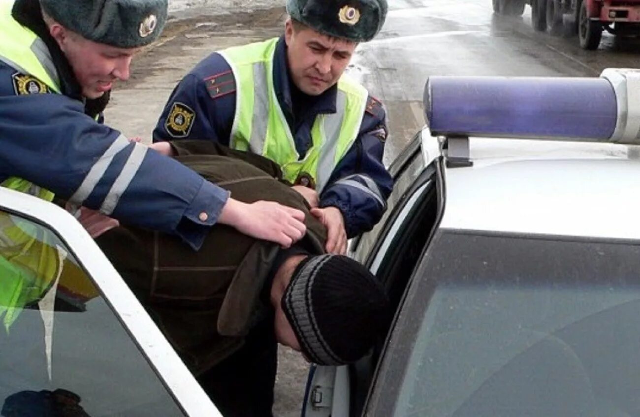 Имеет ли полиция останавливать машину