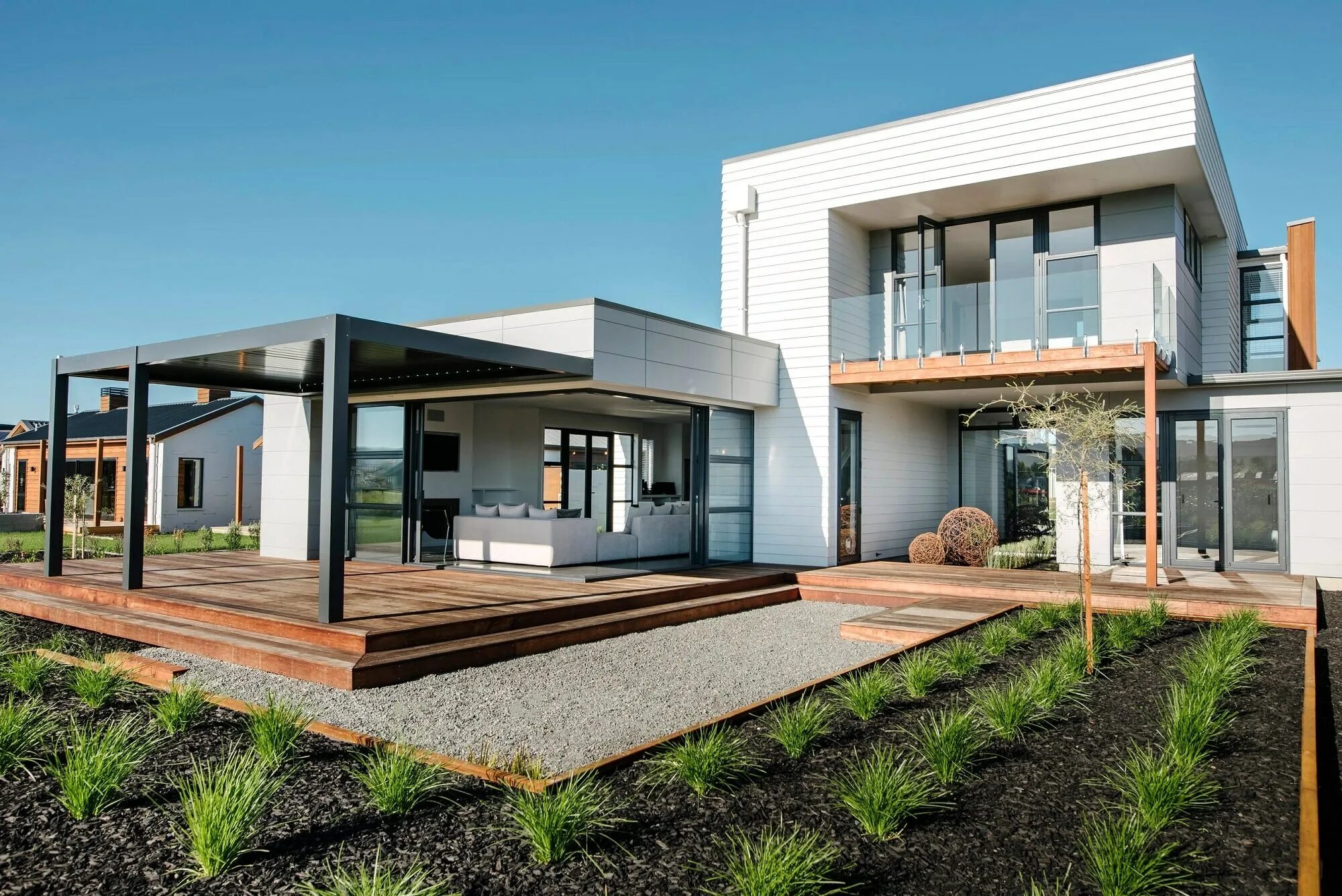 Домик с террасой на крыше. Односкатная крыша хайтек. Современный стеклянный дом. Дом без. Дом с плоской крышей двухэтажный.