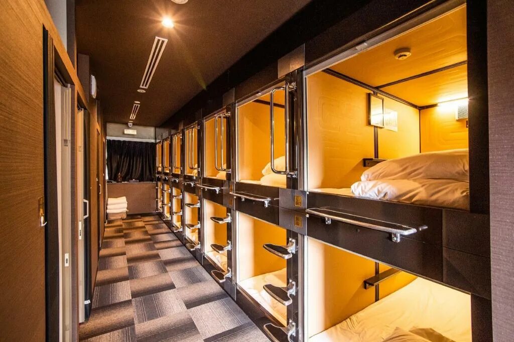 Капсульные отели в шанхае. Капсульный отель (capsule hotel)inbox. капсульный отель (capsule hotel), гаага. капсульные отели в японии. капсульный отель токио.