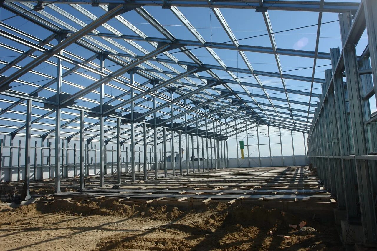 Арсс стальные конструкции. Профиль лстк для ангаров. Витражи из алюминиевого профиля. Фасадное остекление шуко. Профиль здания.