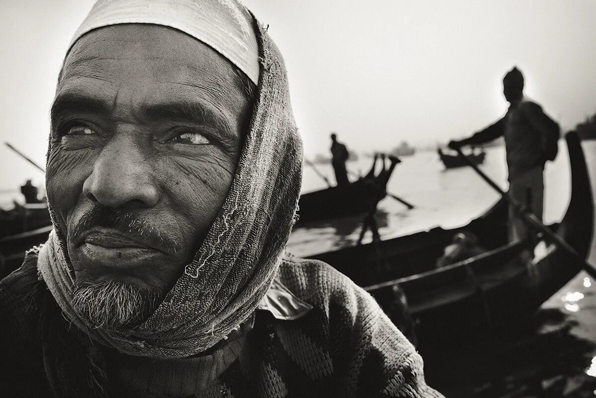 Boatman кораблик прикормочный. Пейзаж с рыбаком на лодке. Chine boatman. Кораблик фото. Boatman кораблик прикормочный.