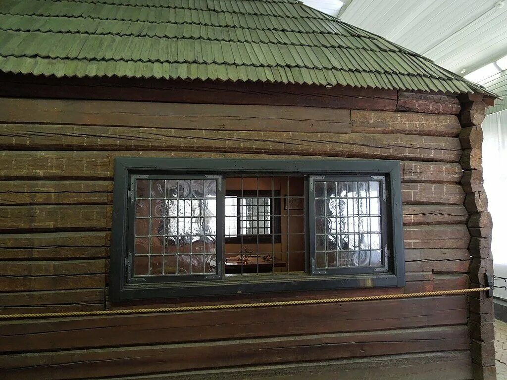 Домик петра в санкт петербурге. Домик петра 1. домик петра 1 в санкт-петербурге. деревянный дом петра 1 в санкт-петербурге. музей домик петра 1 в санкт-петербурге.