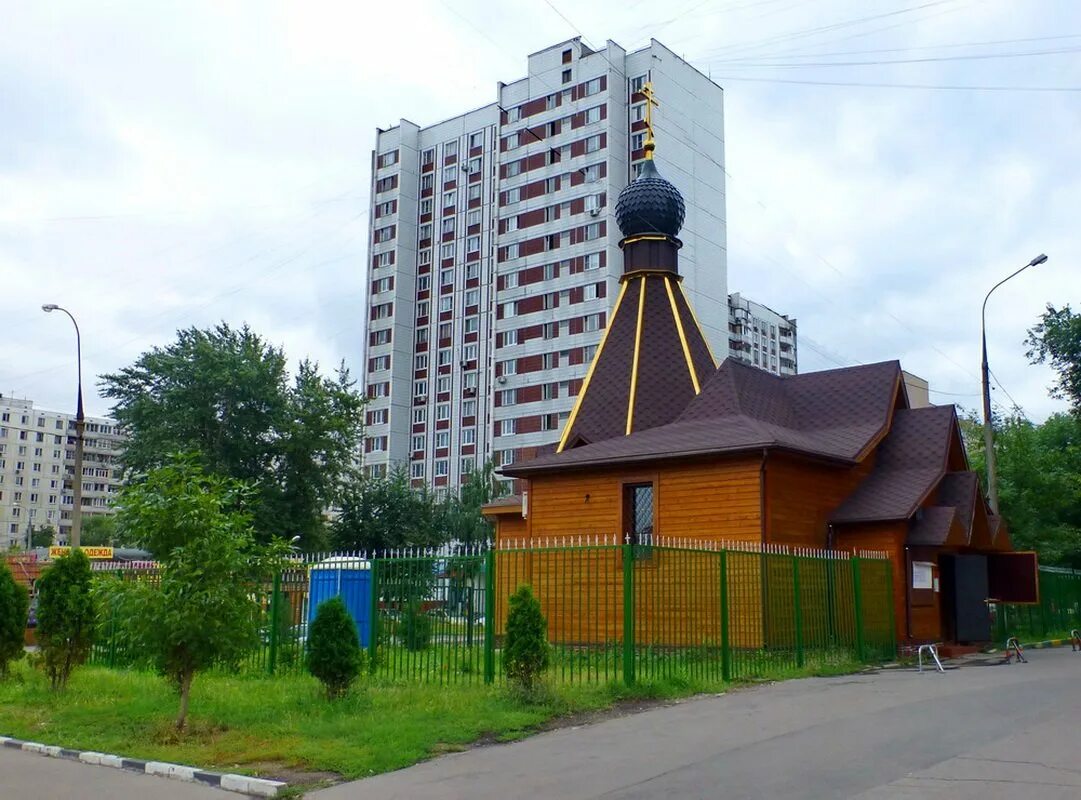 Жизнь в отрадном. Церковь часовня Илии пророка в Отрадном. Москва улица Декабристов 22б Церковь-часовня Илии пророка. Церковь-часовня Илии пророка село Ильинка. Улицы района Отрадное Церковь.