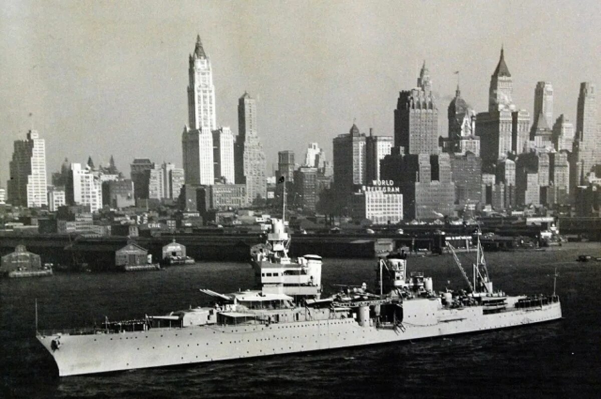 Uss indianapolis 1945. Индианаполис крейсер крушение. Крейсер индианаполис 1945. Uss индианаполис ca-35. Indianapolis ca 35.