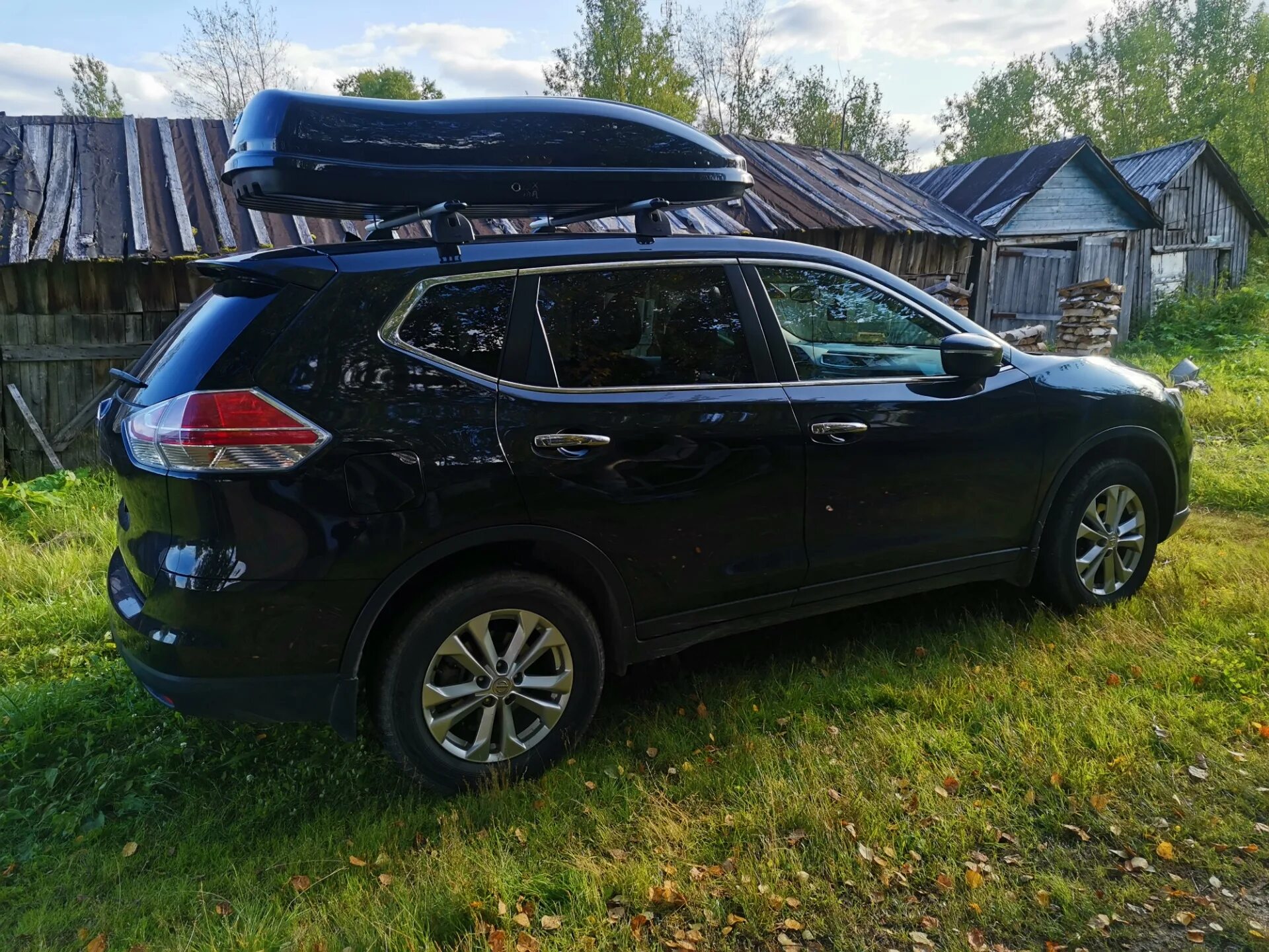 Nissan x trail t32 с рейлингами. X-trail t32 автобокс. Бокс на крышу x trail t32. Евродеталь магнум 420 x-trail t32. Рейлинги х трейл т32.