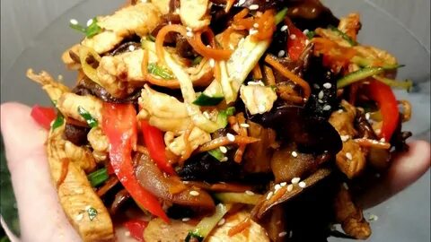 Курица с древесными грибами