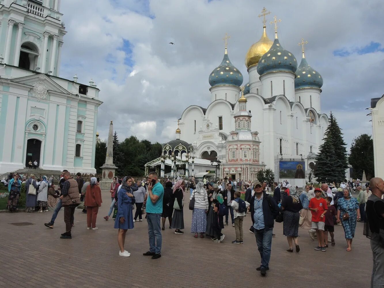 Патриарх в троице сергиевой лавре. Покои патриарха троице сергиева. Храм в покровском. Новости в троице сергиевой лавры. Пешее паломничество в троице-сергиеву лавру из москвы.