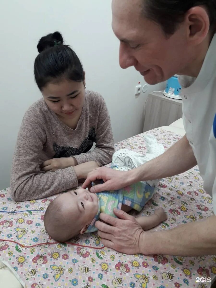 Физиотерапия для грудничка. Физиотерапия при дисплазии тазобедренных суставов у детей. Физиотерапия для детей. Физиотерапия для новорожденных. Электрофорез для грудничков.