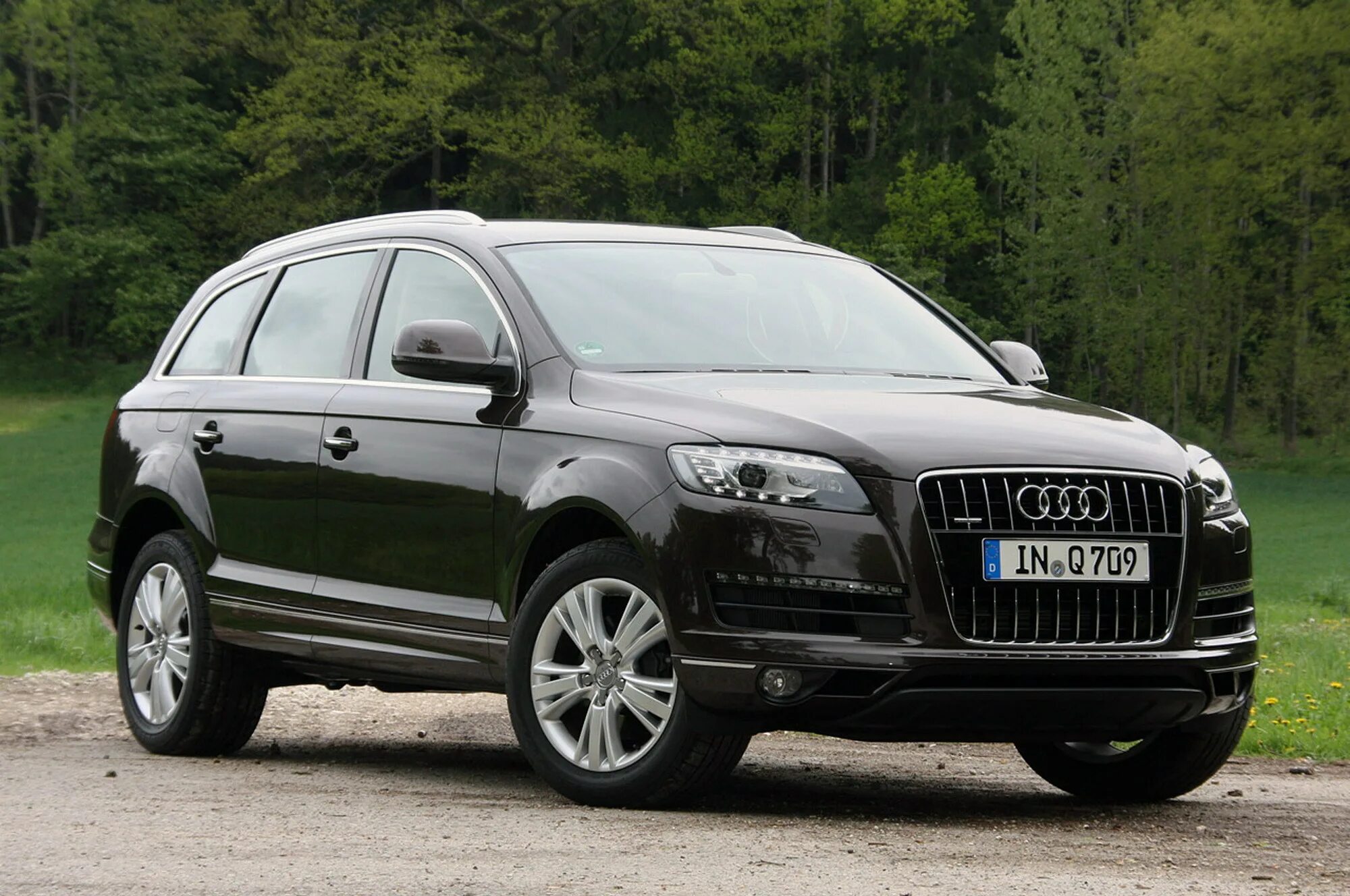 Купить ку 7 бу. Ауди джип q7. Audi q7 2011. Audi q7 2005. Ауди джип q7 новый.