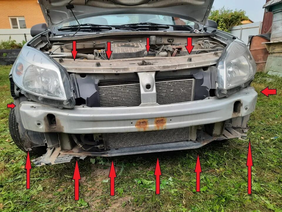 Установка сетки в решётку радиатора. - Renault Sandero Stepway (2G), 1,6 л, 2015