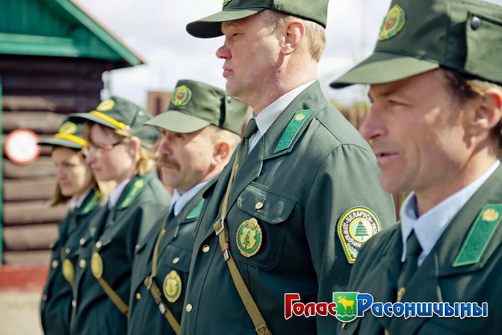 Форма лесника. Форма лесничих. Форма лесничего. Лисник петр. Форменная одежда лесника.