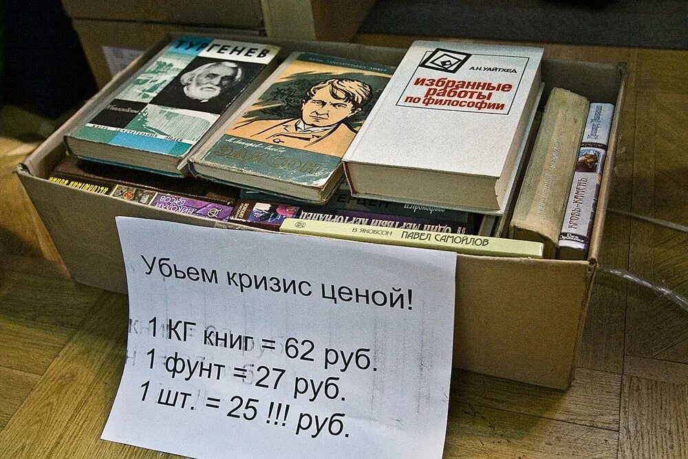 Это книга ее название сказки пушкина в книге 235 страниц. Сборники стихов фета название. Маранцман литература. Книга в подарок. Обложки книг горького.