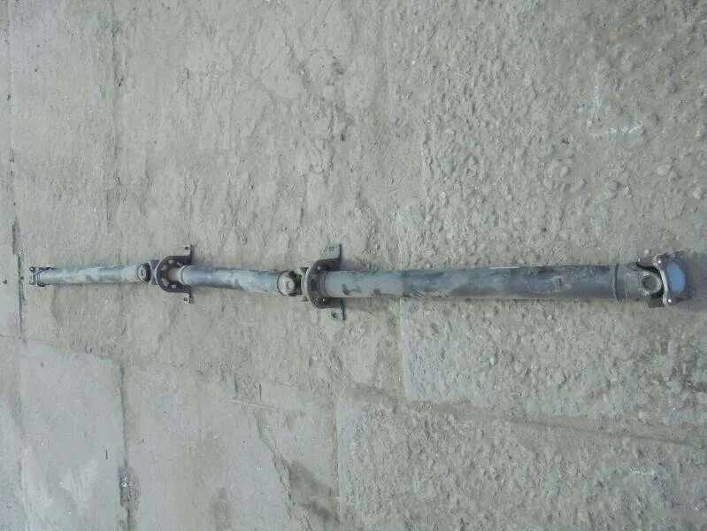 Мерседес спринтер подвесной кардан. Кардан мерседес спринтер классик. Карданный вал мерседес спринтер 906. Карданный вал мерседес sprinter. Кардан мерседес спринтер.