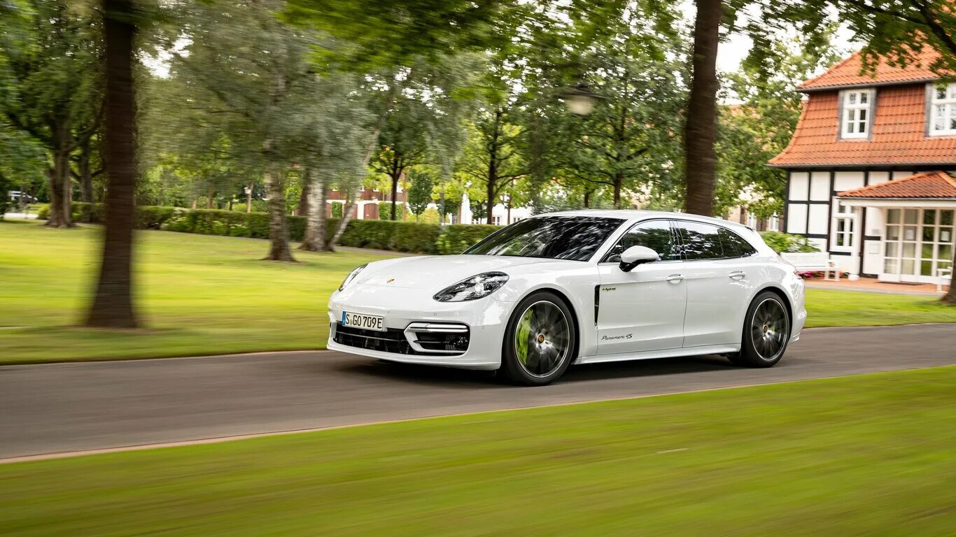 Panamera e hybrid. Порше Панамера 2021. Porsche Panamera 4s. Porsche Panamera 4. Порше Панамера 4s 2021.