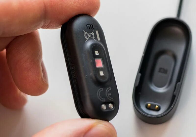 Как определить mi band. Xiaomi mi band 4 original. xiaomi mi band 6 обратная сторона.
