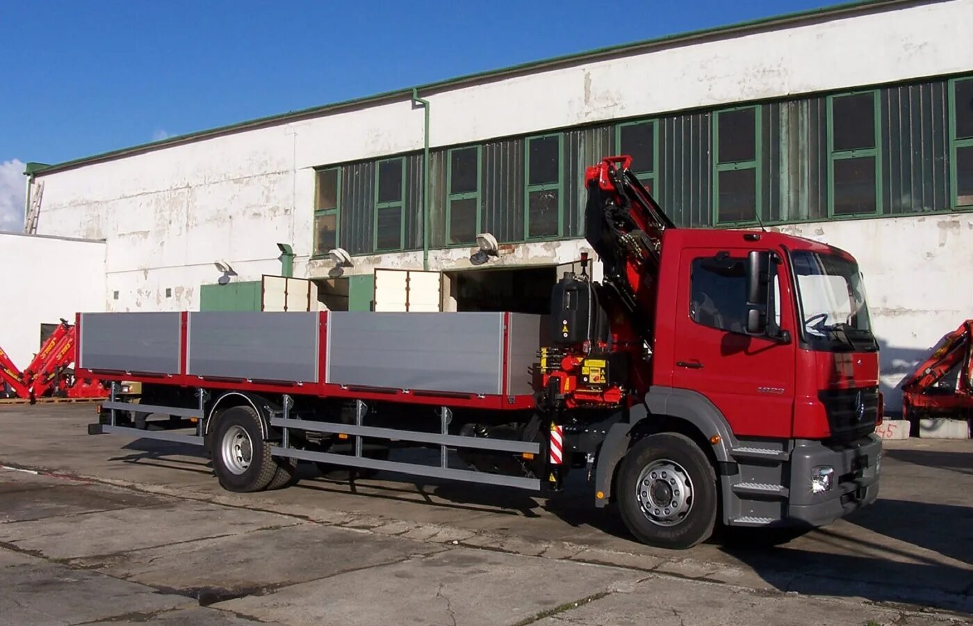 Манипулятор 12 м. Манипулятор f175 грузоподъемность. ман с кму. fassi 175. man tgm 2025 манипулятор.