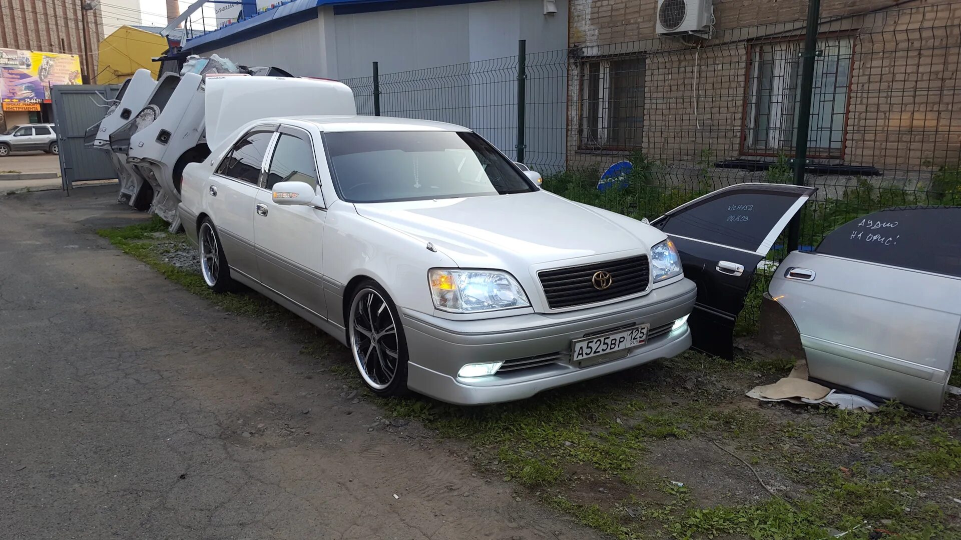 Toyota Crown 170. Toyota Crown 190 кузов. Toyota Crown 100 кузов. Toyota Crown jzs151.