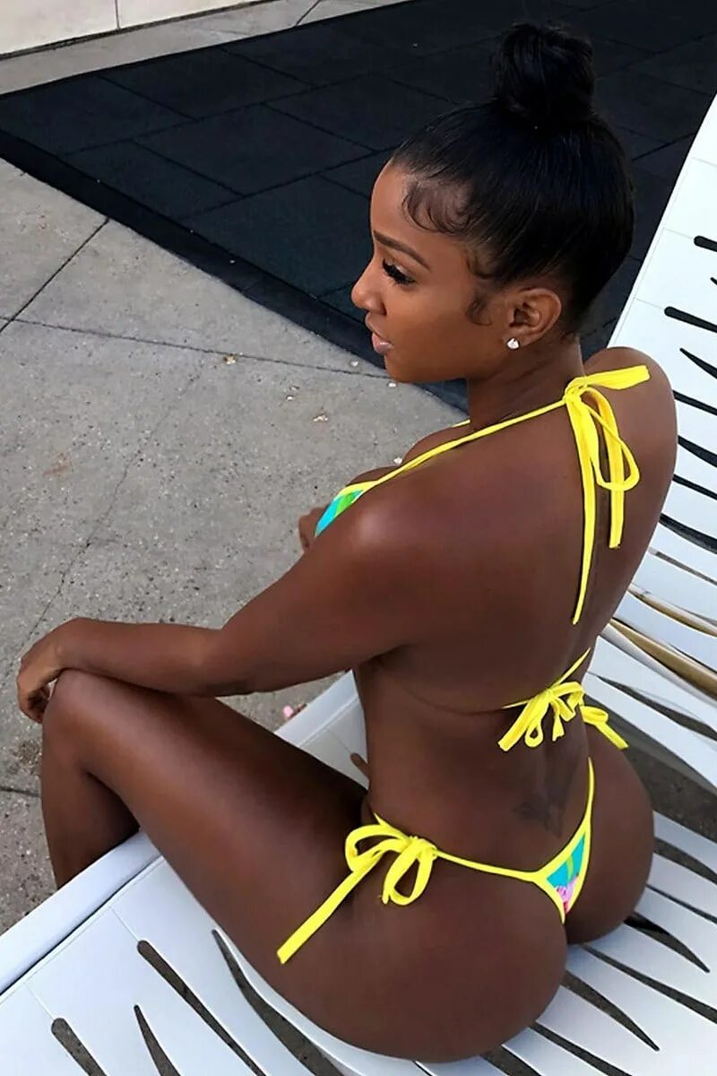 Bria myles. Bria myles в купальнике. Ebony Бриа Майлз. Негритянка онлифанс