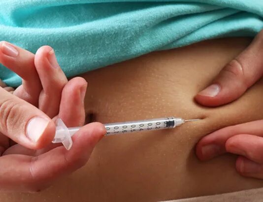 Куда делают укол от бешенства. Вакцинация собак и кошек. Уколы и прививки. Прививка от бешенства животным. Антирабическая сыворотка схема вакцинации.