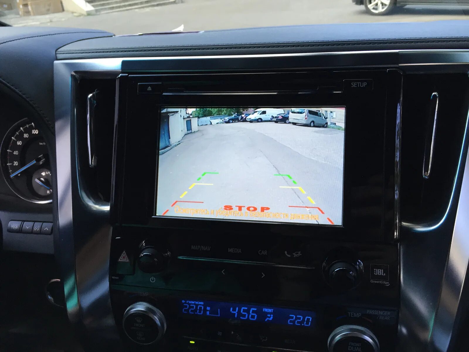 Альфард камера. Камера в штатное место toyota alphard 2012. Камера обгона для праворульных машин. Альфард камера. Камера alphard.