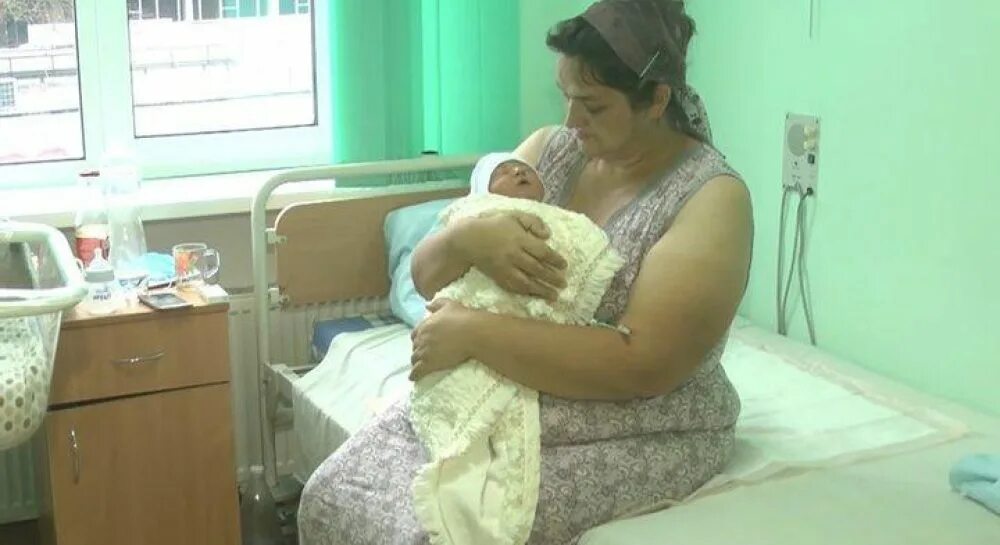 Женщина рожает 18 детей